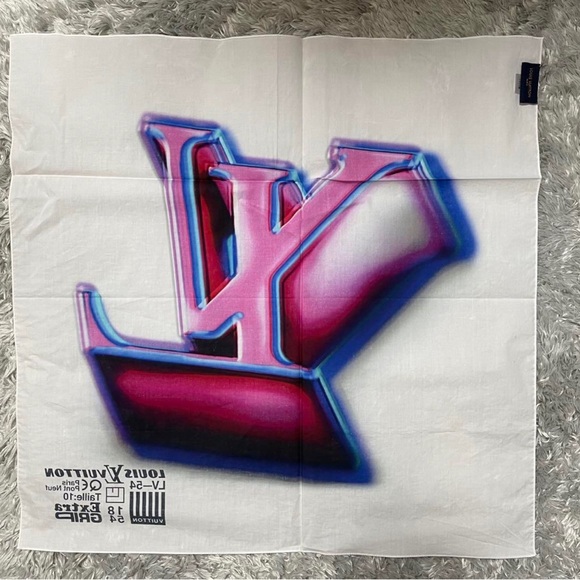 Authentic Louis Vuitton 3D LV Bandana Scarf - Picture 3 of 7